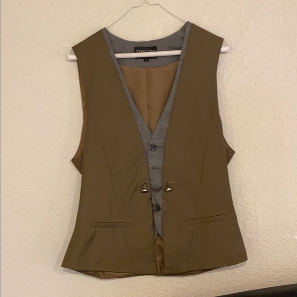 Vest size L